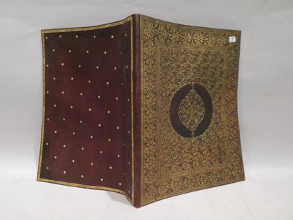 null Protège cahier en cuir doré, travail marocain, 28 x 36,5 cm