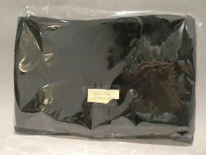 null Une étole en velours de soie noire, 160 x 36 cm (état neuf)