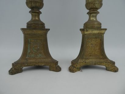 null Paire de pique-cierges en bronze doré, 19ème siècle, hauteur 42 cm