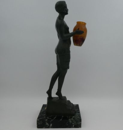 null LE FAGUAYS Pierre dit FAYRAL (1892-1962), "Elégante à la robe", sculpture en...