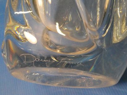 null DAUM France un grand vase en cristal étiré signé sur la base "Daum - France"...