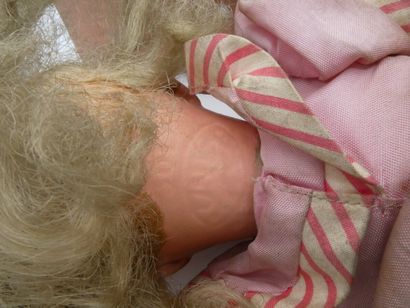 null Petite poupée tête composition "UNIS FRANCE" n°301, blonde, yeux marrons, bouche...