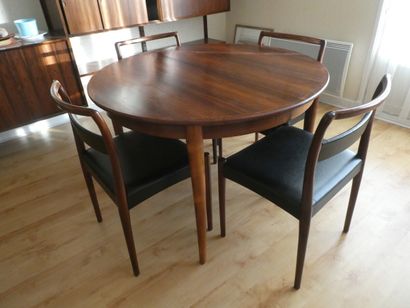 null HELTBORG MOBLER -DOMUS DANICA (EDITEUR), une table ronde et quatre chaises en...