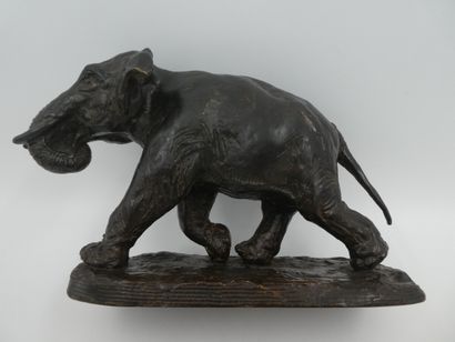  GODCHAUX Roger (1878-1958), "Eléphant d'Asie courant", épreuve en bronze à la cire...