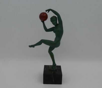 null BRIAND, "Danseuse au ballon", bronze patiné vert socle en marbre signature,...