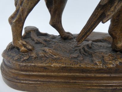 null DUBUCAND Alfred (1828-1894), "Chien rapportant un faisan vénéré.", bronze à...