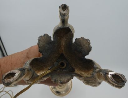 null Pique cierge en bronze argenté électrifié, hauteur 48 cm