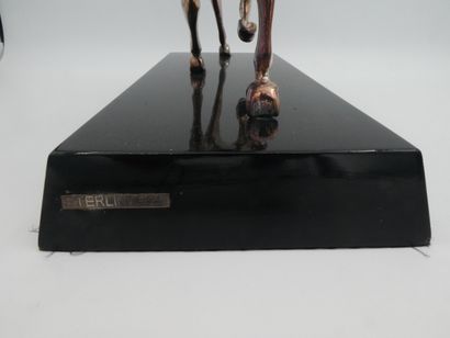 null Cheval en argent 925 sur socle de bois laqué noir, 27 x 35 x 16 cm, 2465 gr...