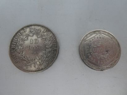 null LOT deux pièces de collection en argent : 1 x 10 francs Hercule 1965 et 1 x...