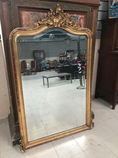 null Miroir en bois et stuc doré, style Louis XV, 160 x 105 cm (accident)