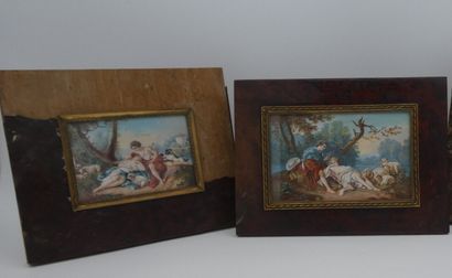 null Paire de miniatures figurant des scènes galantes dans le goût du 18ème siècle,...