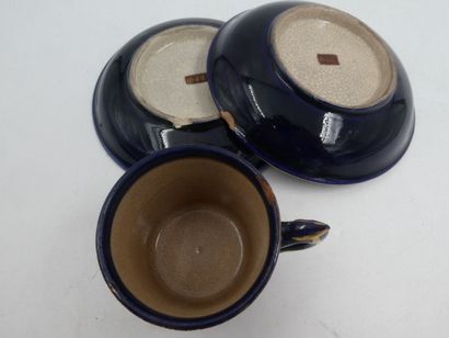 null SATSUMA un service à café en porcelaine à décor polychrome comprenant neuf tasses...