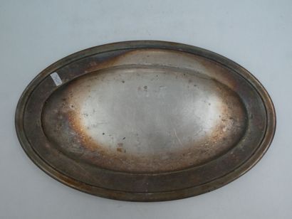 null LOT en métal argenté comprenant un plat ovale et des couverts