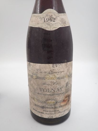 null VOLNAY, Domaine Begin Colnet, 1962 (1-bouteille), 1964 (2-bouteilles) niveau...