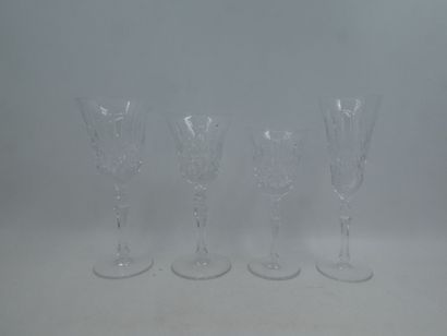 null SEVRES Cristal une partie de service de verres, comprenant: 11 flutes (hauteur...
