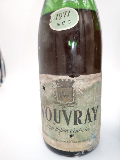 null VOUVRAY, Cave cooperative, blanc sec, 1971 (2-bouteilles) niveau bas vidange,...