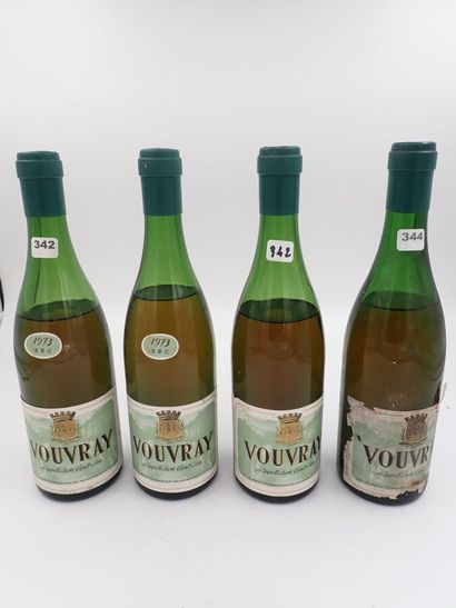 null VOUVRAY, Cave cooperative, blanc sec, 1973 (4-bouteilles niveau bas).
