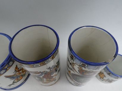 null GIEN cinq vases cylindriques en faïence à décor polychrome d'inspiration Renaissance...