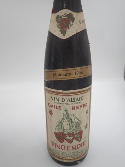 null TOKAY, Pinot noir, Emile Beyer, Eguisheim, 1992 (4-bouteilles), niveau légèrement...