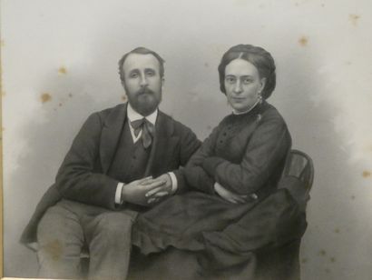 null Anonyme, "Portrait d'un couple assis", dessin marqué au dos "Notre portrait...