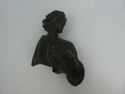 null Une partie de buste de Christ en bronze patiné, hauteur 24 cm