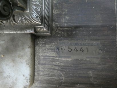 null Une caisse enregistreuse NATIONAL en métal, plaque marquée "ARSENAL DE L'AREONAUTIQUE...