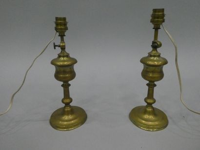 null Une paire de lampes à huile en bronze éléctrifiées