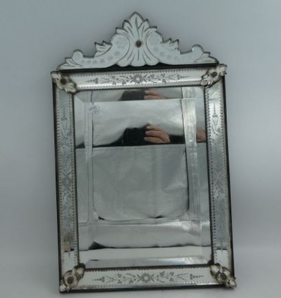 null MURANO un petit miroir de table rectangulaire à fronton, 54 x 34 cm (manque...