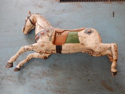 null Un cheval de manège en bois sculpté et laqué, fin du 19ème siècle, environ 167...