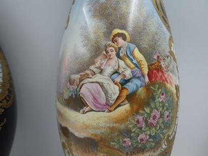 null SAMSON ?, paire d'importants vases en porcelaine à décor polychrome de scènes...