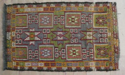 null Un petit tapis en laine à décor géométrique, YASTIK (Anatolie centrale Turquie),...