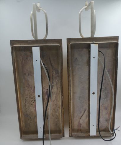 null Une paire d'appliques en métal et plexiglas, hauteur 68 cm