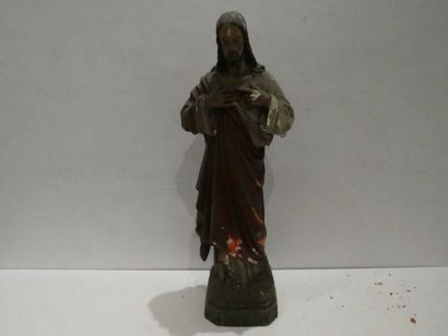null [RELIGIOSA] Une statue de Christ Sacré Coeur en plâtre peint, hauteur 69 cm