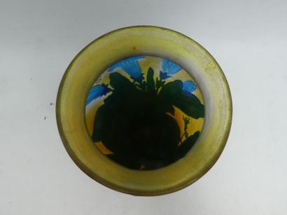 null Etablissements Emile Gallé (1846-1904), un petit vase de forme ovoïde sur piédouche...
