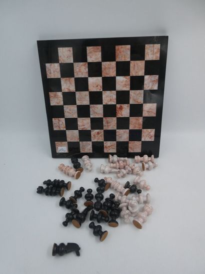 null Un jeu d'échecs en marbres, Italie, 27 x 27 cm