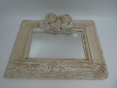 null Un miroir rectangulaire en plâtre patiné sommé de deux têtes de putti, 31 x...