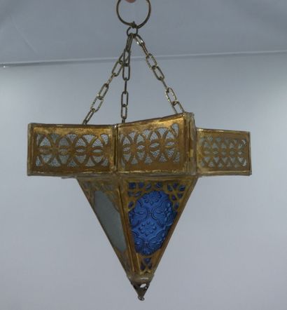 null Une lanterne marocaine, hauteur 19 cm sans la chaîne
