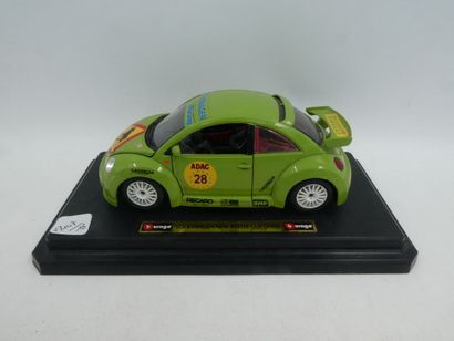 null BURAGO voiture 1/24: Volkswagen New Beetle Cup 2000 (sans sa boîte)