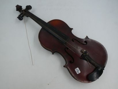 null Un violon 3/4 Medio Fino Mirecourt (absence de fracture d'âme mais réparation...