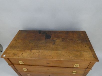 null Une commode en bois fruitier ouvrant à trois tiroirs, travail style Louis XVI...