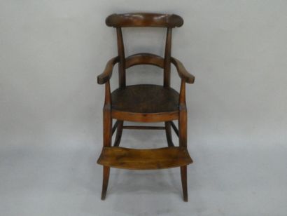 null Une chaise de bébé en bois ciré ancienne