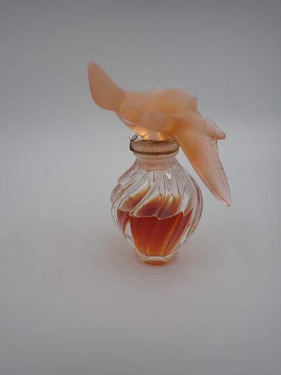 null NINA RICCI, année 1990, Nilang de Lalique, lot conprenant trois diminutifs parfums...