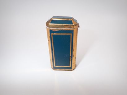 null French work, year 1930, powder box out of painted glass appearing a bird of...