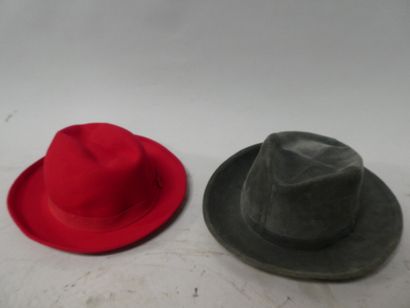 null LOT of two hats, one of which is grey ELLER