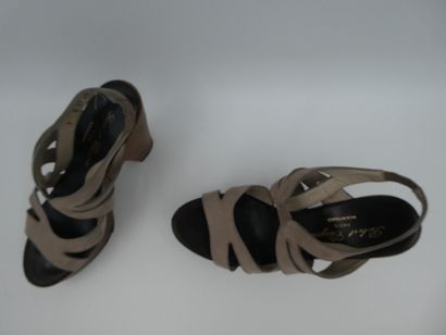 null Robert CLERGERIE, pair of sandals in beige suede with wooden soles and heel,...