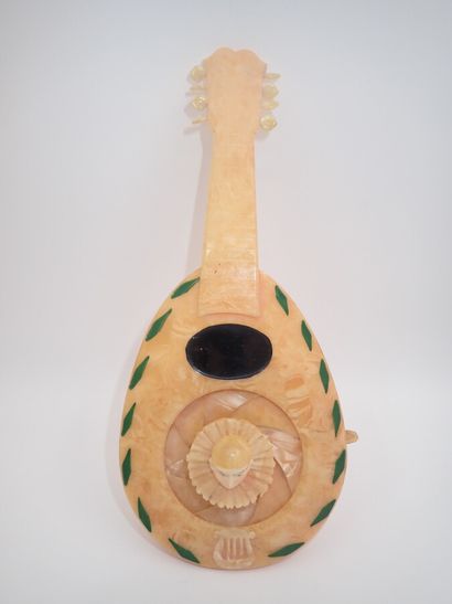 null French work, year 1920, powder box in celluloid, representing a mandolin containing...