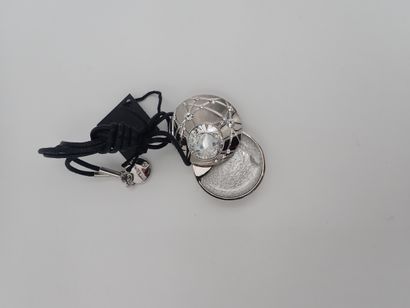 null SWAROVSKI - "Aura" - (years 2010)

White metal pendant set with Swarovski diamond...