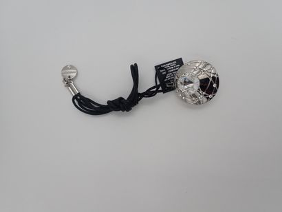 null SWAROVSKI - "Aura" - (years 2010)

White metal pendant set with Swarovski diamond...