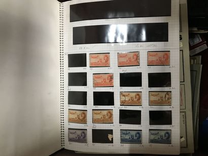 null 1 gros carton contenant albums de timbres divers et documents divers