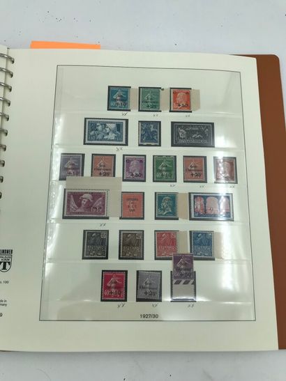 null Une collection de timbres de France en 11 albums Lindner neufs + " (classiques...